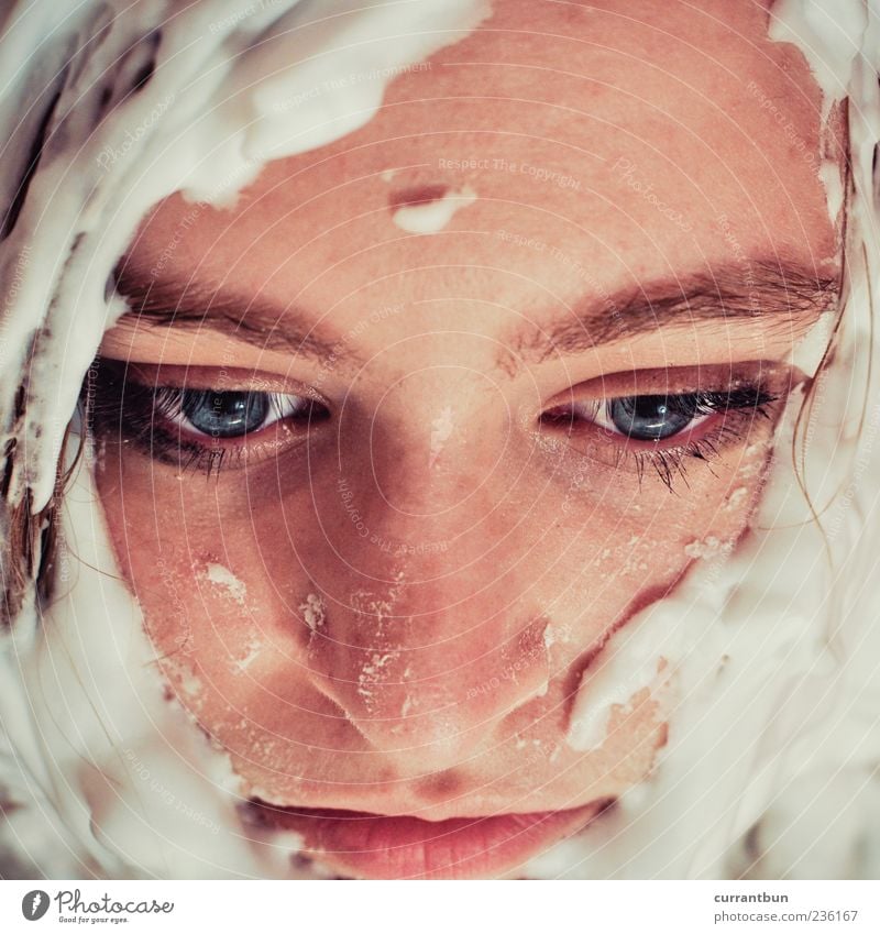 shave the world Whimsical Eyes Eyelash Shaving cream Foam Woman Face of a woman Colour photo Interior shot Artificial light Portrait photograph Looking 1