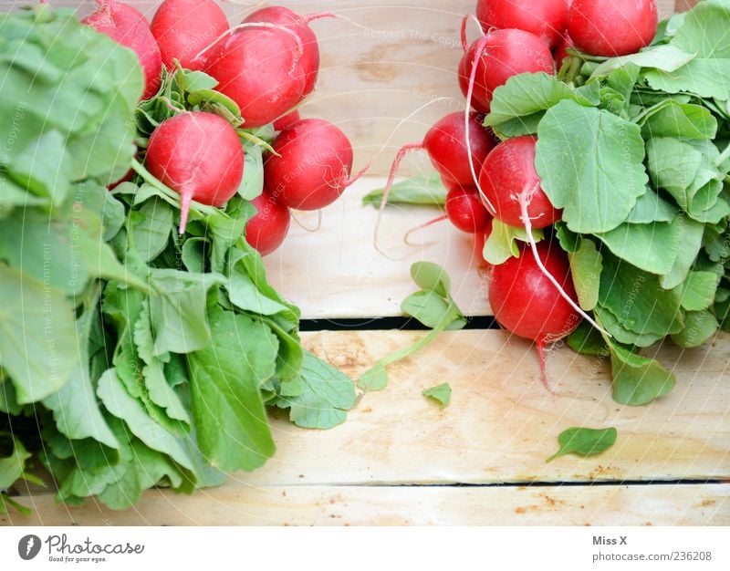 Round & Red Food Vegetable Nutrition Organic produce Vegetarian diet Fresh Delicious Radish Colour photo Multicoloured Exterior shot Close-up Deserted