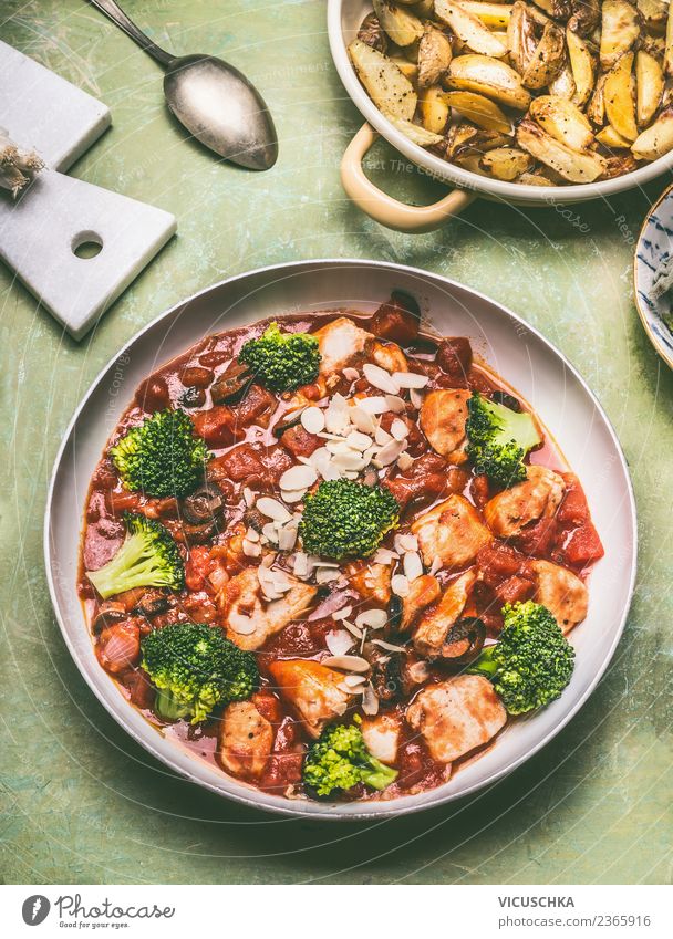 Pan with chicken pieces in tomato sauce Meat Vegetable Nutrition Lunch Dinner Style Design Healthy Eating Chicken Sauce Broccoli Tomato sauce Food photograph