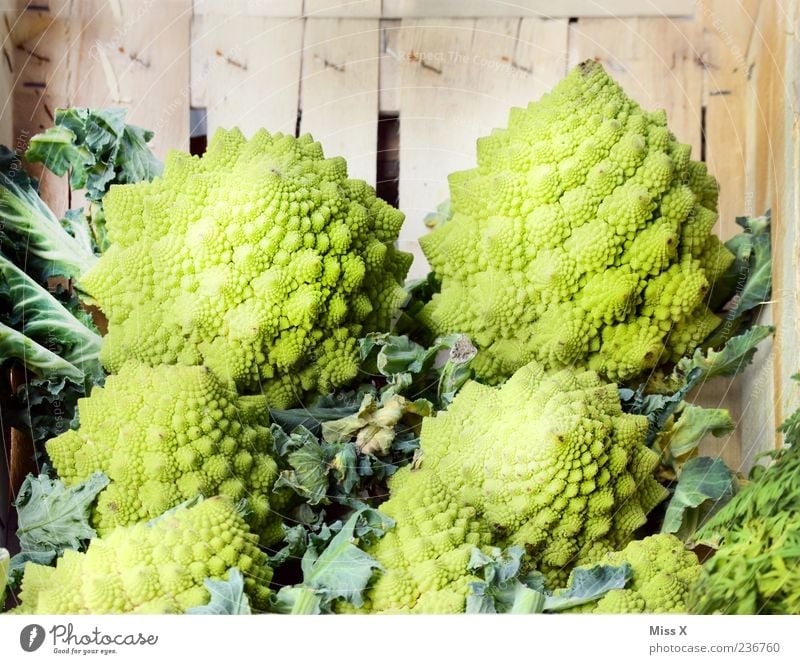 Romanesco Food Vegetable Nutrition Green Wooden box Cabbage Cauliflower Colour photo Multicoloured Close-up Deserted Copy Space top Bird's-eye view Multiple Raw