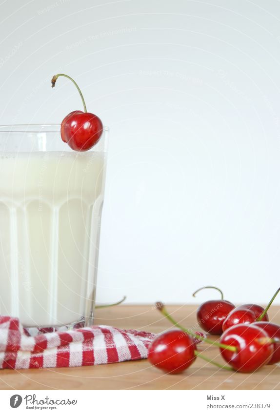 Cheers Bellaluna Food Fruit Nutrition Breakfast Beverage Cold drink Milk Glass Fresh Delicious Juicy Sweet Red Appetite Thirst Cherry Checkered Food photograph