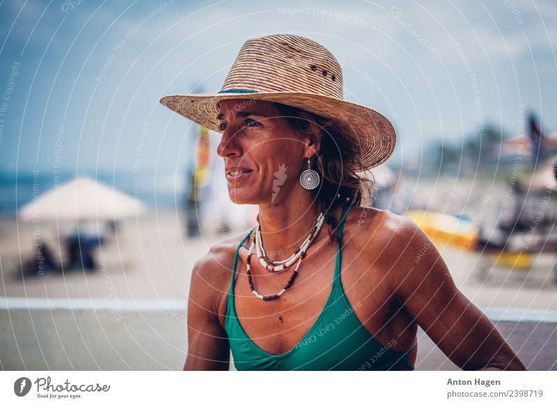 Woman in the straw hat on the beach Lifestyle Athletic Fitness Well-being Masculine Feminine Adults 1 Human being 30 - 45 years Enthusiasm Passion Dedication