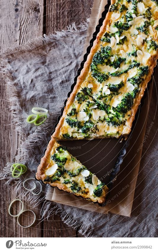 broccoli tart Quiche Broccoli Vegetable Baked dish Healthy Eating Dish Food photograph Vegetarian diet To enjoy Nutrition Cooking gratinated Rustic Lunch Snack