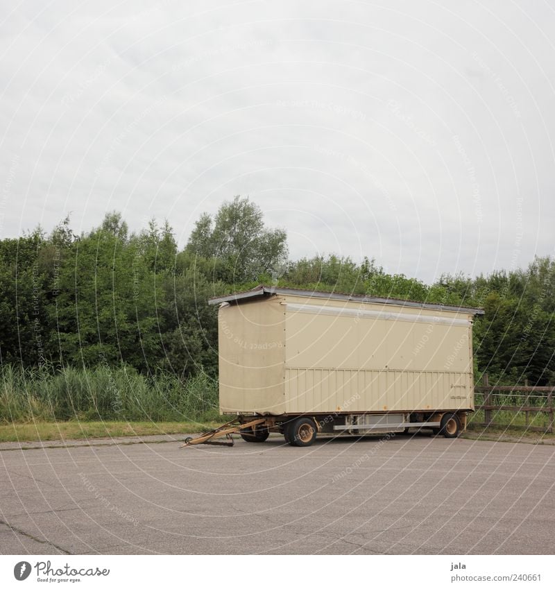 hangers Nature Sky Cloudless sky Plant Tree Grass Bushes Foliage plant Wild plant Meadow Places Means of transport Trailer Stand Gloomy Gray Green Beige Parking