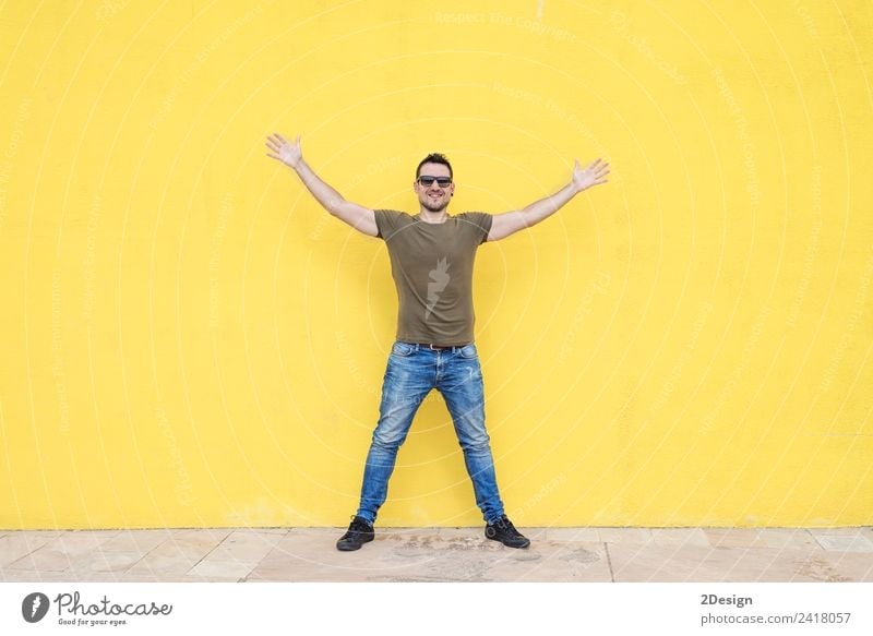 Man wearing sunglasses and posing Lifestyle Joy Happy Success Work and employment Business Human being Masculine Young man Youth (Young adults) Adults Arm