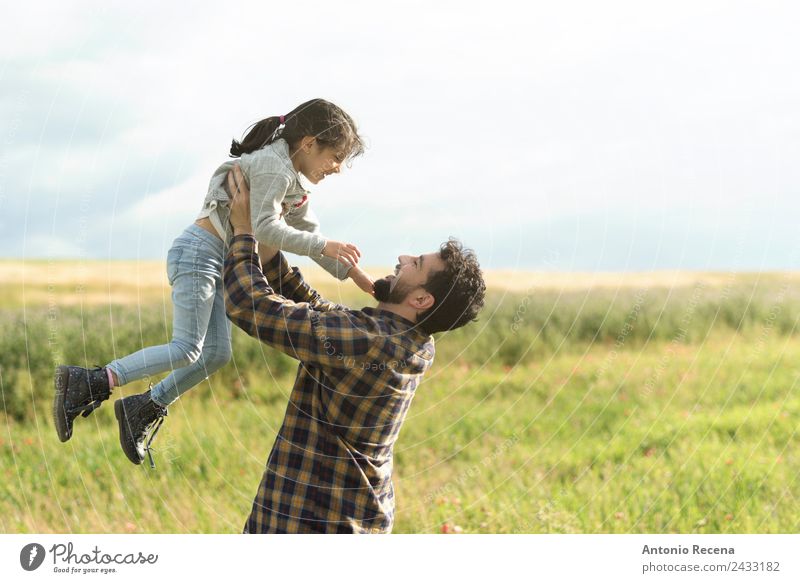 Father and daughter Human being Girl Man Adults Parents 2 3 - 8 years Child Infancy 30 - 45 years To enjoy Carrying Hugs Love Father's Day Lifting device