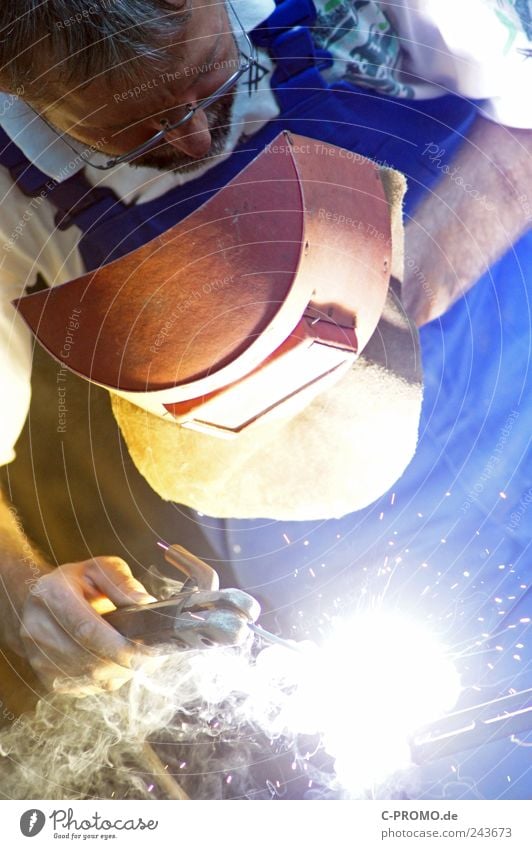 Welding can lead to welding Work and employment Profession Craftsperson Craft (trade) Construction site Human being Masculine Man Adults 1 30 - 45 years
