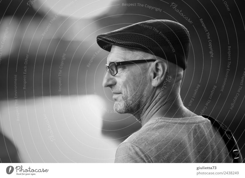 Time for Change | UT Dresden Human being Masculine Man Adults Male senior Life 1 45 - 60 years Eyeglasses Cap Gray-haired Bald or shaved head Designer stubble
