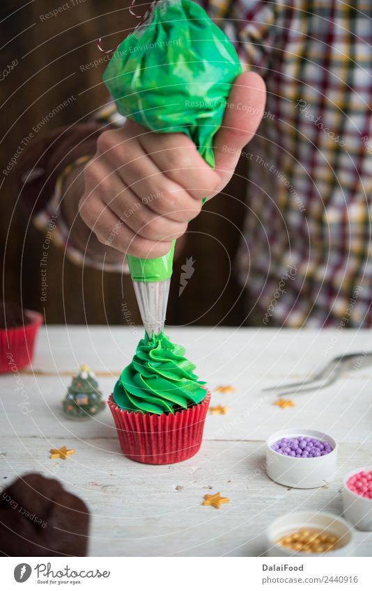 cupcake christmas tree Dessert Decoration Christmas & Advent Tree Green Red White background Baking box Butter Card copy cream Cupcake Festive food Frost Icing