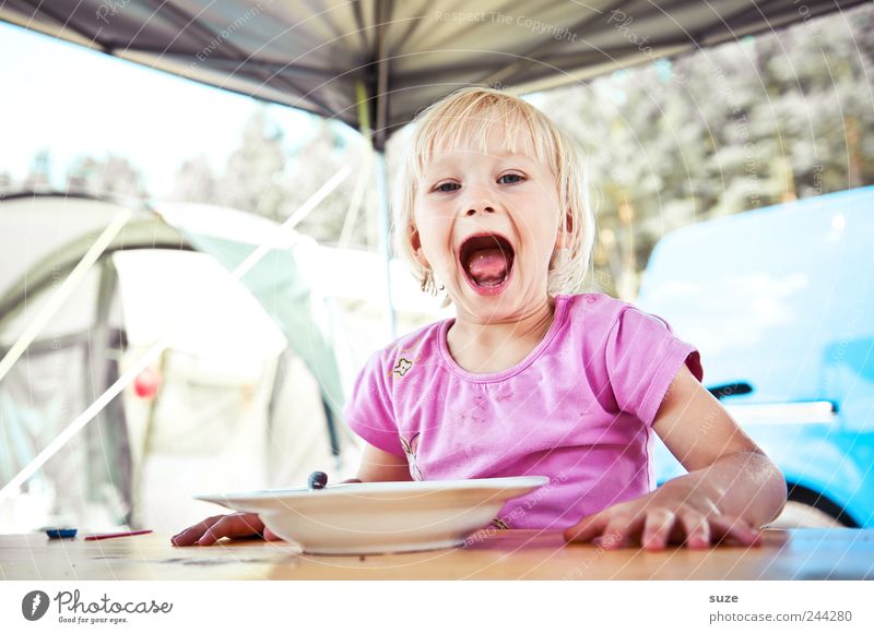 Hungaaa! Nutrition Eating Lunch Plate Joy Leisure and hobbies Vacation & Travel Camping Summer vacation Table Child Human being Toddler Girl Infancy Mouth 1
