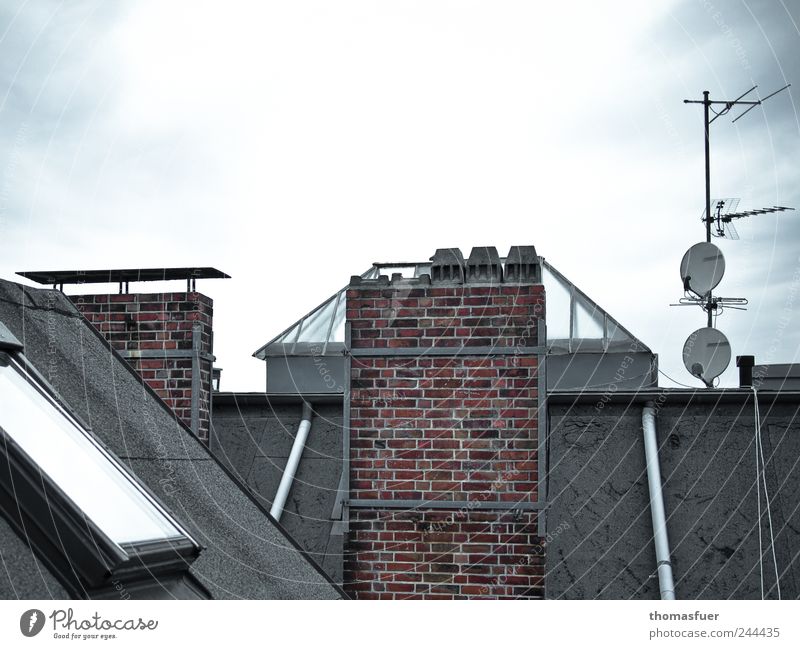 above the roofs Living or residing House (Residential Structure) Sky Downtown Architecture Wall (barrier) Wall (building) Window Roof Eaves Chimney Antenna