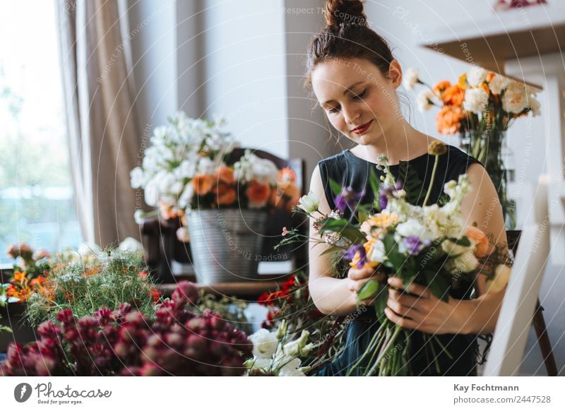 Florist ties up a colourful bouquet of flowers Lifestyle Elegant Happy Harmonious Well-being Contentment Relaxation Fragrance Living or residing