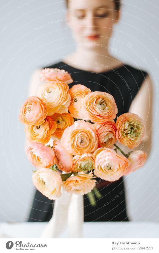 A bouquet of ranunculus in the hand of a florist Lifestyle Elegant Style Harmonious Contentment Relaxation Fragrance Flat (apartment) Decoration