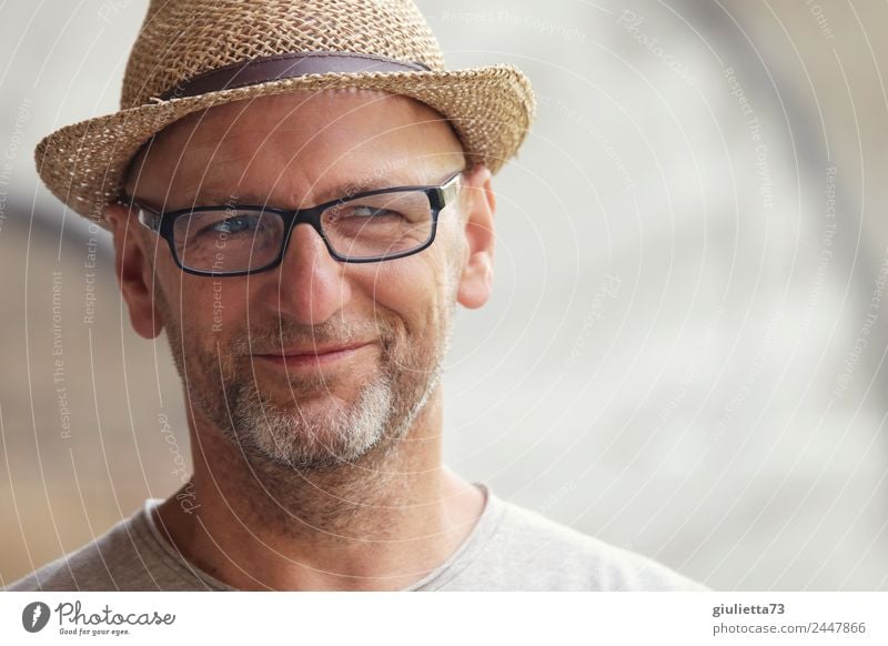 Hamburg Young | UT Dresden Masculine Man Adults Male senior Life 1 Human being 45 - 60 years 60 years and older Senior citizen Eyeglasses Hat Straw hat