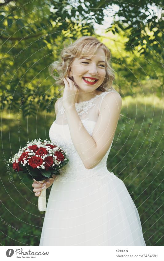 smiling bride with a bouquet Human being Feminine Young woman Youth (Young adults) Adults Hair and hairstyles Mouth Lips Teeth Arm 1 18 - 30 years Environment