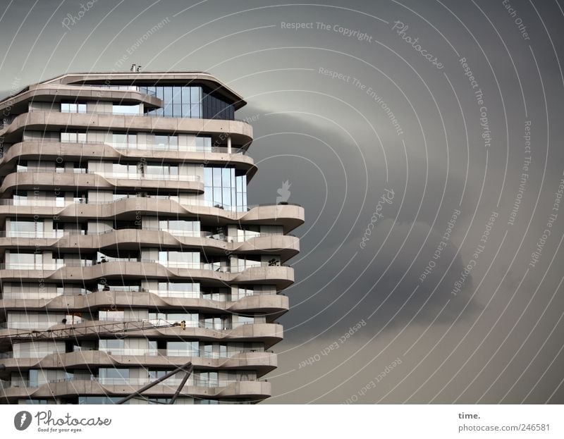 ape rock Flat (apartment) Sky Clouds Weather High-rise Architecture Facade Modern Gray Gale Raincloud Living or residing High-rise facade Window
