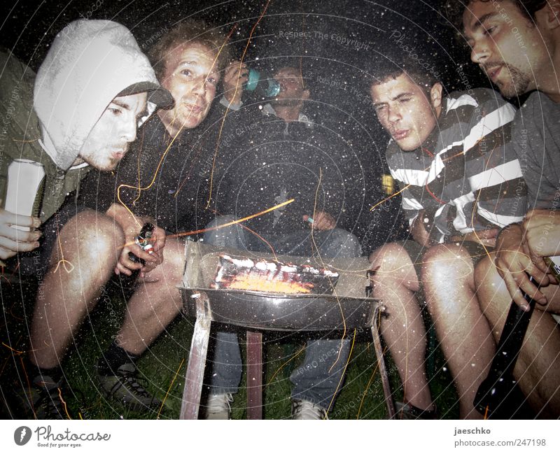 Broken types on the grill Leisure and hobbies Camping Night life Party Drinking Masculine Friendship 5 Human being 18 - 30 years Youth (Young adults) Adults