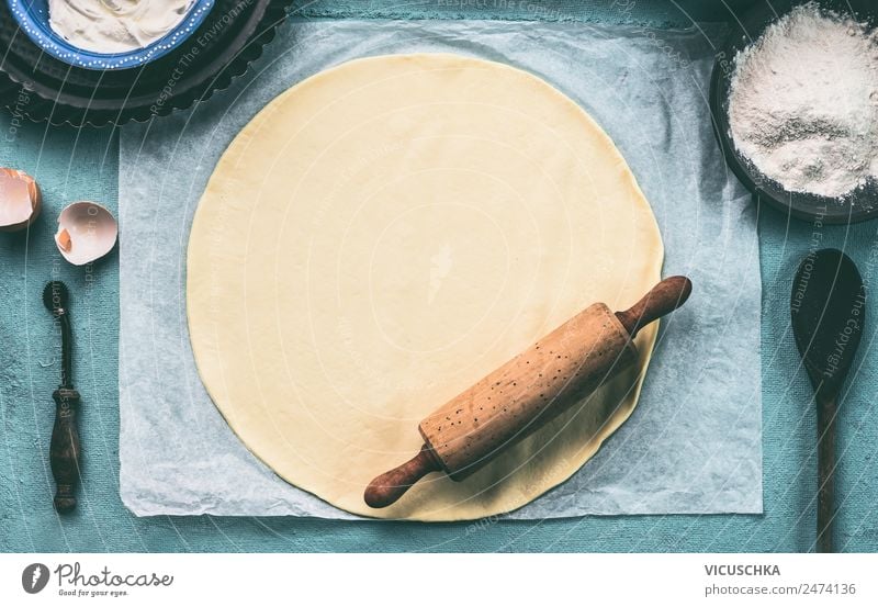 Round dough with dough roller Food Dough Baked goods Nutrition Crockery Style Design Living or residing Table Kitchen Retro Background picture Pizza Vintage