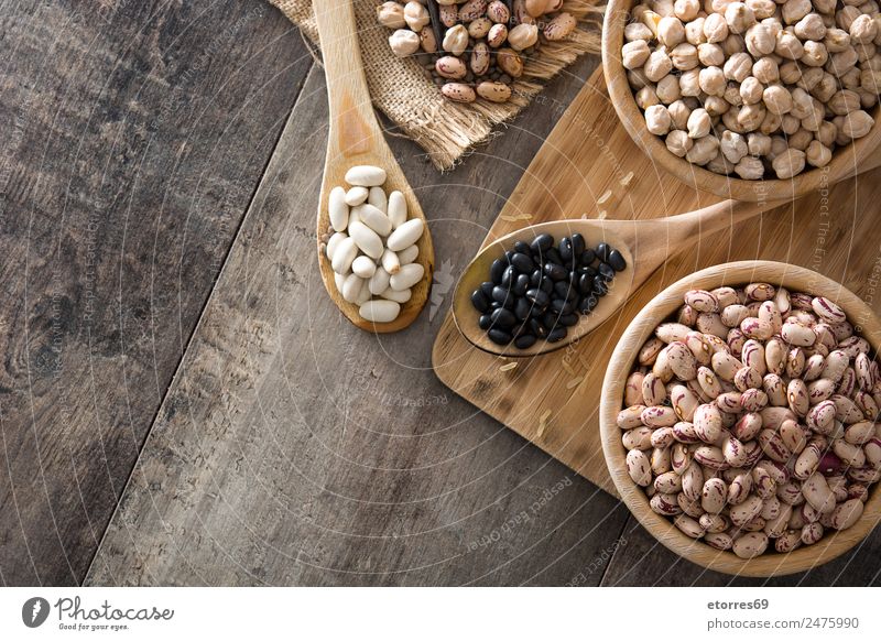 Uncooked assorted legumes Food Grain Organic produce Vegetarian diet Diet Bowl Spoon Natural Brown Legume Food photograph Nutrition Beans Chickpeas Black Wood