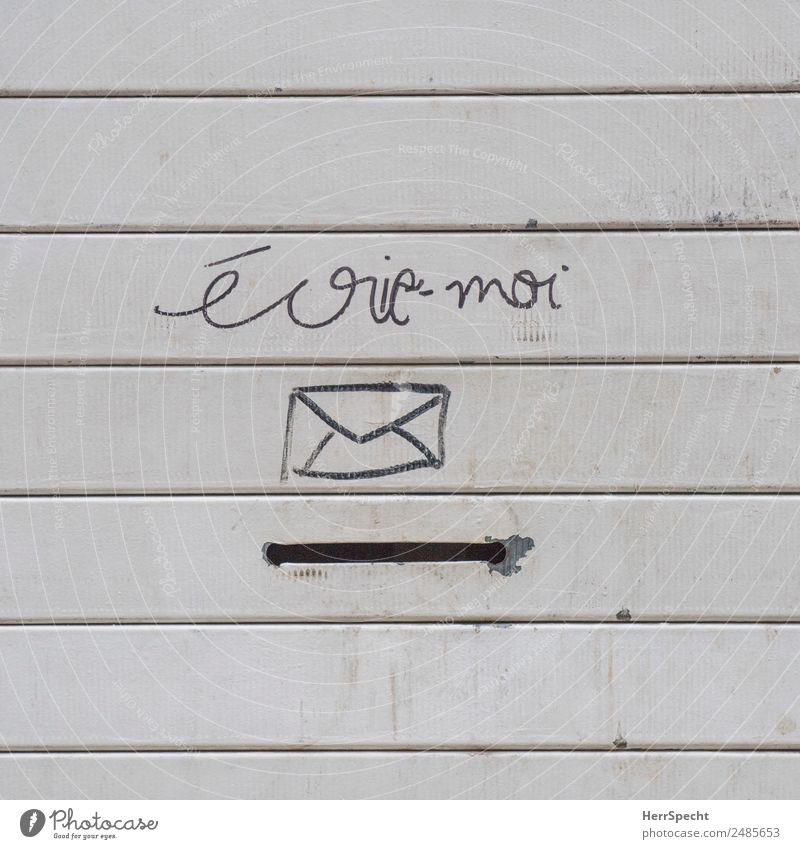 WRITE TO ME. Wall (barrier) Wall (building) Mailbox Metal Sign Characters Exceptional Funny Gloomy Town Gray Creativity Letter (Mail) Slit French Write