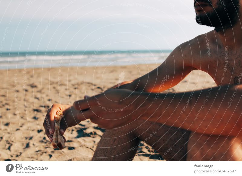 le sandwich IV Human being Masculine Young man Youth (Young adults) Man Adults Arm Hand Legs 1 Eating Cheese sandwich Camargue Sunbathing Sit Ocean