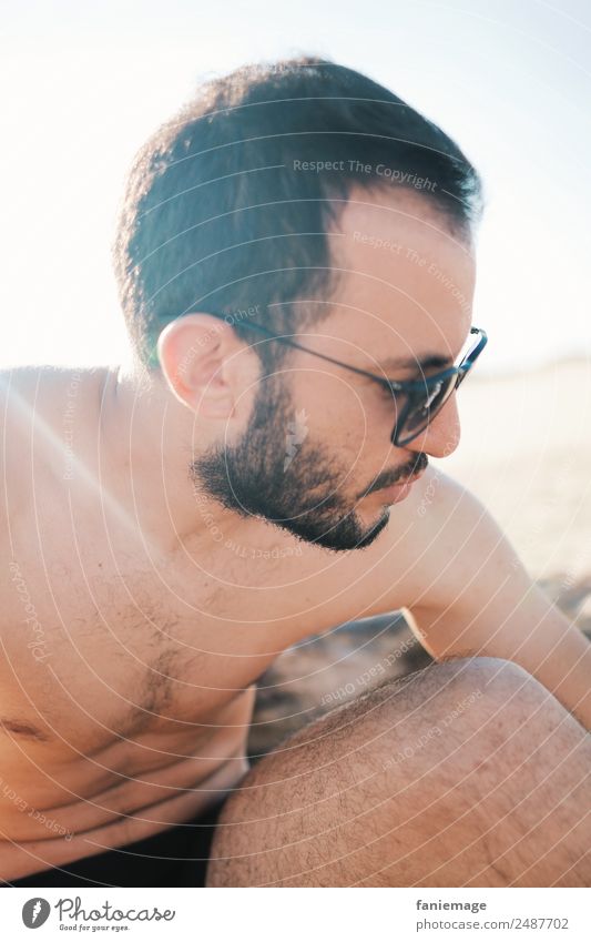 him Lifestyle Human being Masculine Man Adults Body Head Face Facial hair 1 Relaxation Beach Picnic Sunglasses Sit Summer Summer vacation Sunbathing