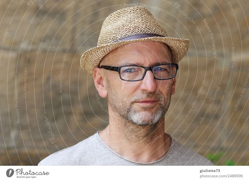 3 seconds eye contact | UT Dresden Masculine Man Adults Male senior Senior citizen Life 1 Human being 45 - 60 years 60 years and older Eyeglasses Hat Straw hat