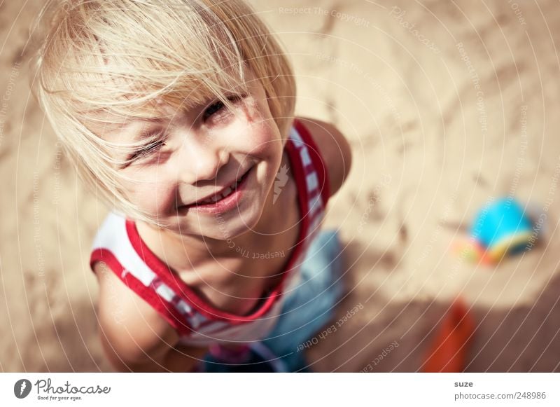 *¶ Grins ¶ Hair and hairstyles Face Summer Summer vacation Beach Child Human being Toddler Girl Infancy Head 3 - 8 years Sand Baltic Sea Shirt Blonde Stand