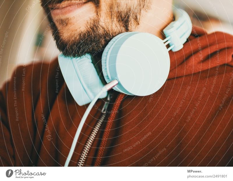 enjoy music Lifestyle Music Technology Entertainment electronics Human being Masculine Mouth Facial hair 1 18 - 30 years Youth (Young adults) Adults Clothing