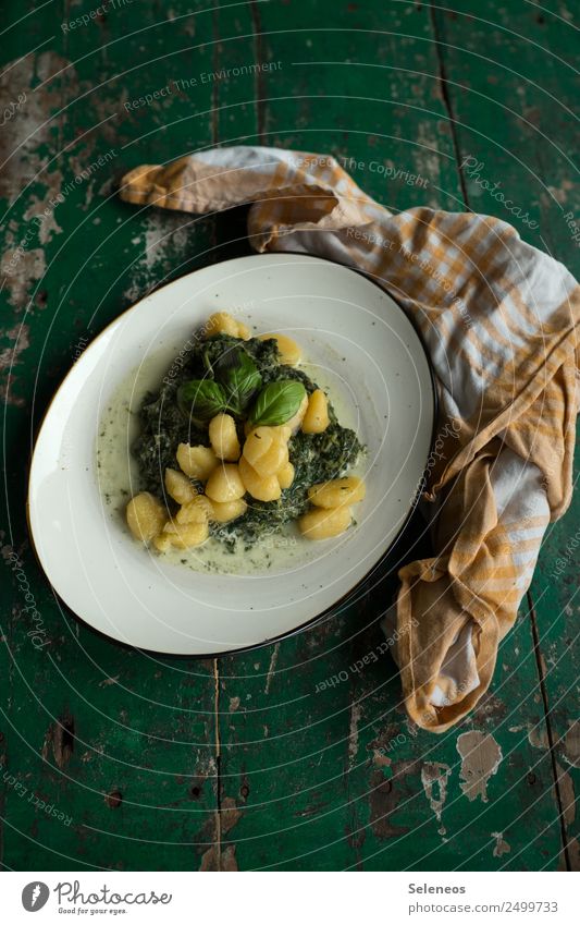 gnocchi Food Vegetable Gnocchi Spinach creamed spinach Basil Nutrition Eating Lunch Dinner Plate Fresh Healthy Delicious Vegetarian diet Colour photo