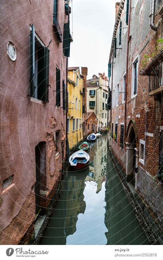 near the water Vacation & Travel Sightseeing City trip Summer vacation Venice Italy Europe Town Old town House (Residential Structure) Building Wall (barrier)