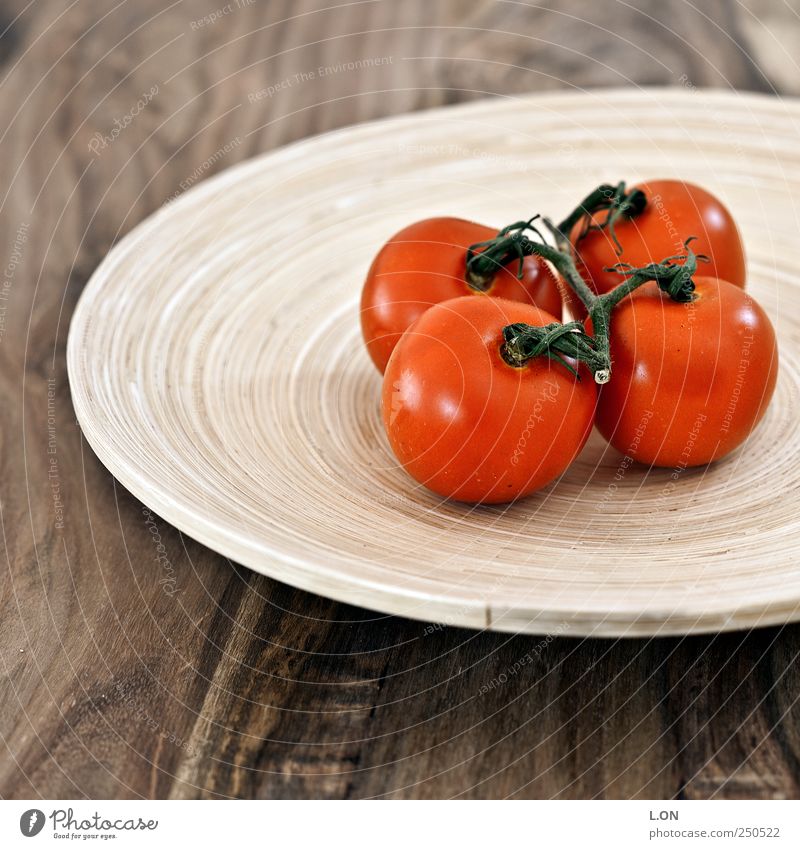 red tomatoes Food Vegetable Nutrition Organic produce Vegetarian diet Diet Plate Bowl Style Healthy Furniture Table Wood Fresh Delicious Round Brown Red