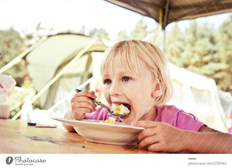 Maaamppfff Nutrition Food Dish Lunch Plate Joy Leisure and hobbies Vacation & Travel Camping Summer vacation Table Child Human being Toddler Girl Infancy Mouth