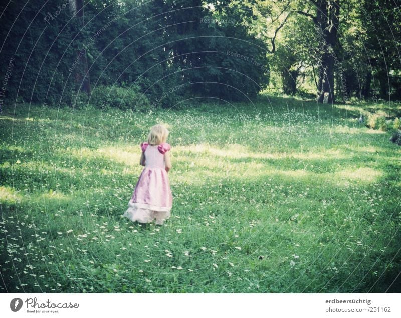 La petite princesse Child Infancy 3 - 8 years Tree Grass Bushes Garden Dress Dress up Walking Playing Cute Original Cliche Pink Fantastic Fantasy Fairy tale