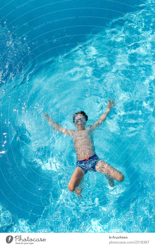 Fun in the water Life Swimming pool Swimming & Bathing Leisure and hobbies Vacation & Travel Freedom Summer vacation Child Body 8 - 13 years Infancy Water Dive