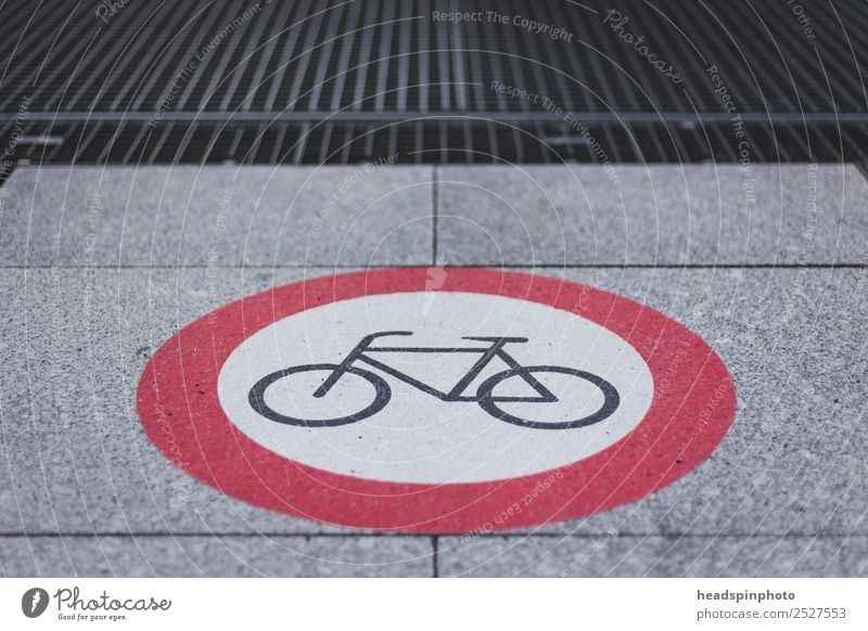 No passage for bicycles Sports Fitness Sports Training Cycling Climate Downtown Pedestrian precinct Means of transport Traffic infrastructure Road traffic