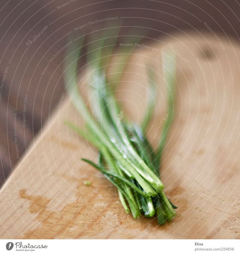 chives Herbs and spices Chopping board Wooden board Fresh Cooking Kitchen Healthy Vegetarian diet Vegan diet Green Drops of water Chives Sustainability