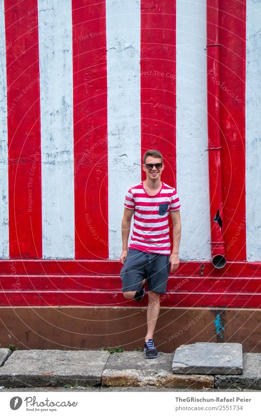pose Masculine Young man Youth (Young adults) 1 Human being 30 - 45 years Adults Red White Shorts Easygoing Loosen Happiness Stripe Striped Portrait photograph