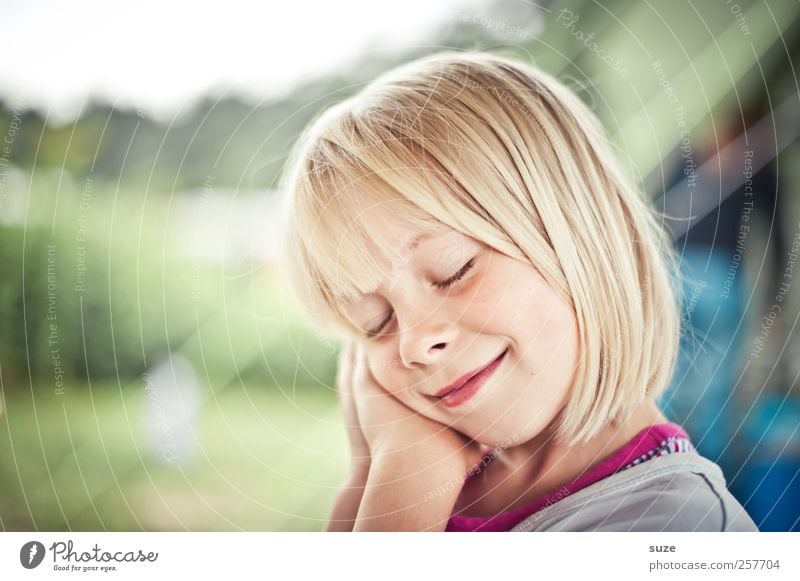 Sleep, little child, sleep ... Human being Child Girl Head Hair and hairstyles Face 1 3 - 8 years Infancy Blonde Funny Natural Cute Smiling Gesture Colour photo