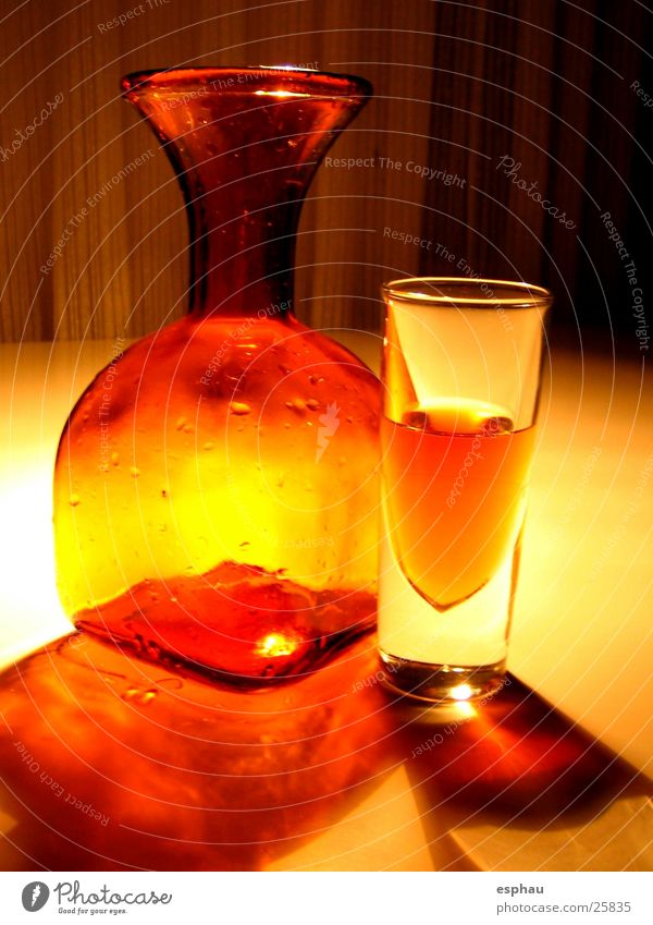 orange object Red Yellow Light Decanter Beverage Style Things Visual spectacle Bar Night life Alcoholic drinks Orange Lighting Shadow Glass Foyer Colour