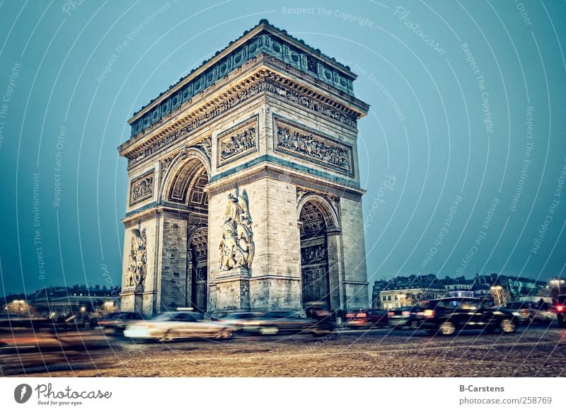 Arc de Triomphe (Paris) Capital city Building Architecture Road traffic Motoring Car Threat Brave Movement Colour photo Exterior shot Copy Space right Evening