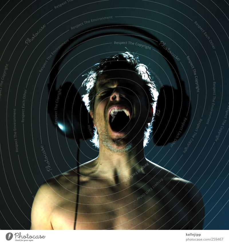 shout, shout, let it all out Human being Masculine Man Adults Head Face Ear 1 30 - 45 years Art Artist Music Listen to music Singer Radio (broadcasting)