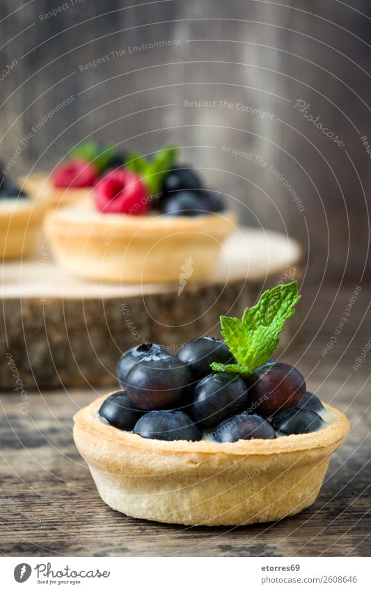Delicious tartlets with raspberries Tartlet Blueberry Raspberry Fruit Dessert Food Food photograph Healthy Eating Dish Cream custard Snack glazed Baked goods