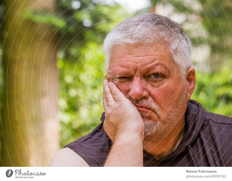Portrait of a man with a bad look Garden Human being Masculine Man Adults Male senior Head 1 60 years and older Senior citizen Old Breathe Sit Sadness