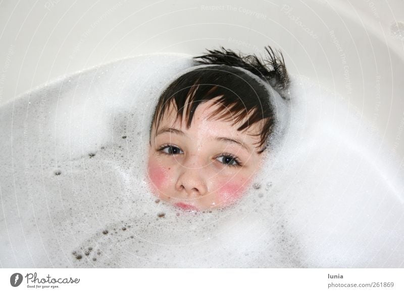 Appeared Personal hygiene Wellness Well-being Contentment Relaxation Swimming & Bathing Human being Masculine Boy (child) Head Hair and hairstyles Face Eyes 1