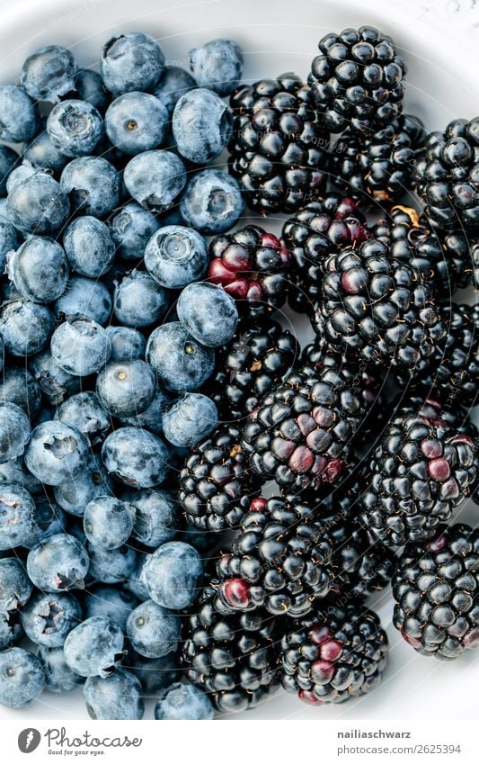 Blueberries meet blackberries Food Fruit Blackberry Blueberry Blueberry blossom Nutrition Organic produce Vegetarian diet Diet Fragrance Fresh Healthy