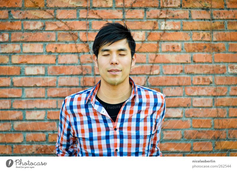 Monday Portrait 14 Masculine Young man Youth (Young adults) Human being 18 - 30 years Adults Wall (barrier) Wall (building) Shirt Black-haired Think Laughter