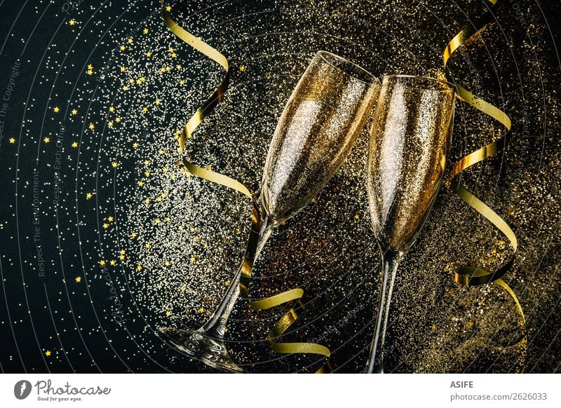 New year party concept Beverage Alcoholic drinks Luxury Joy Happy Feasts & Celebrations Christmas & Advent New Year's Eve Couple Dark Bright Gold champagne