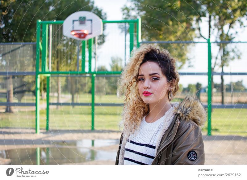 young woman playing basketball Lifestyle Joy Playing Ball sports Young woman Youth (Young adults) Nature Happiness Contentment Joie de vivre (Vitality)