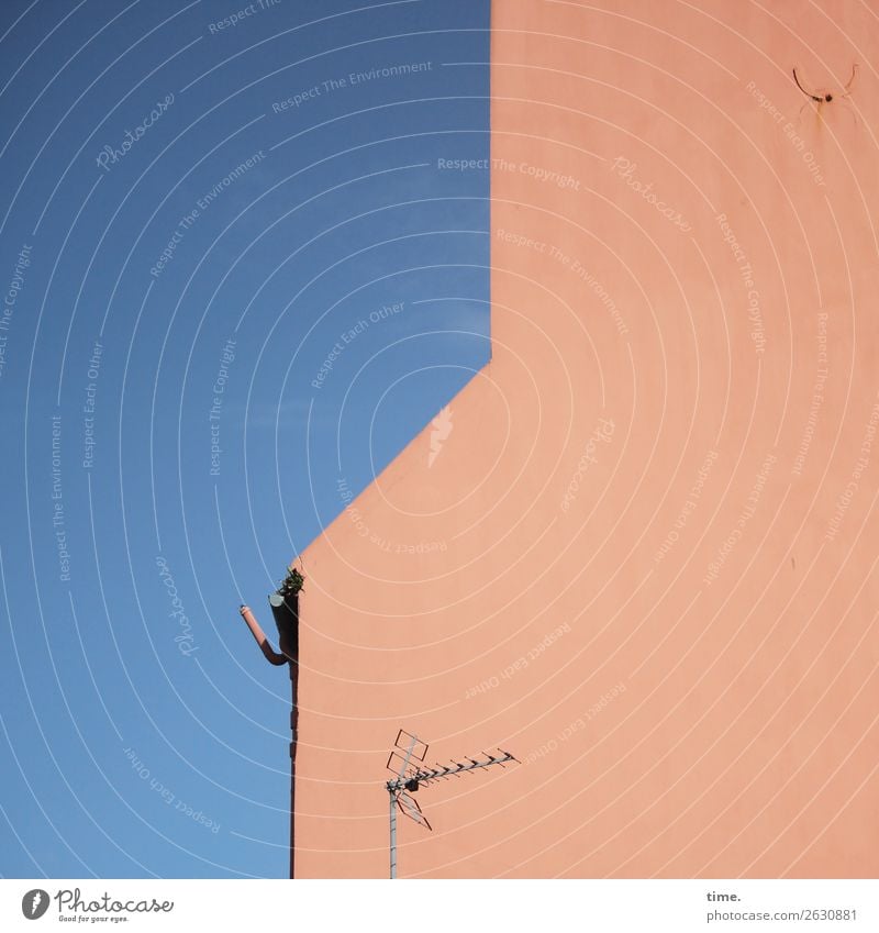 Hook at the house Cloudless sky Beautiful weather House (Residential Structure) Wall (barrier) Wall (building) Eaves Antenna Threat Endurance Unwavering